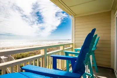 Image de Ocean Breeze: 3 Br / 2 Ba condo à Caswell Beach, pour 8 personnes