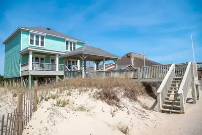 Image de Beach Baby: 5 Lit / 3. 5 Bain Spacieux et Confortablement Décoré Oceanfront Accueil