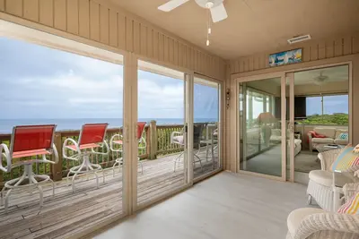 Image de Une vue coucher de soleil Searious: Condo 3 chambres / 2 salles de bain avec vue sur l'océan et piscine communautaire