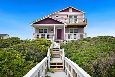 Image de 14 Us: 5 Bed / 2 Bath Oceanfront Accueil sur la plage de Yaupon près de Oak Island Pier