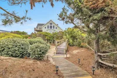Image de Azohva: 5 Lit / 5. 5 Bath Oceanfront Accueil sur la plage de Caswell avec vue sur Intracoastal Waterway