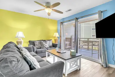 Image de Oceanview Condo avec piscine communautaire et des zones de grillades