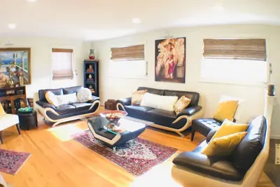 Image de Sparkling Clean 2bd House avec vue à proximité de Boeing, Amazon et principaux hôpitaux