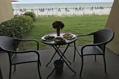 Image de 2/2 Condo sur la plage, regardez les dauphins depuis le canapé!