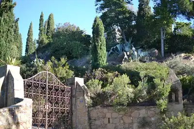 Image de Jolie petite villa avec une splendide vue mer. Plage accessible Ă pied en 5 mns