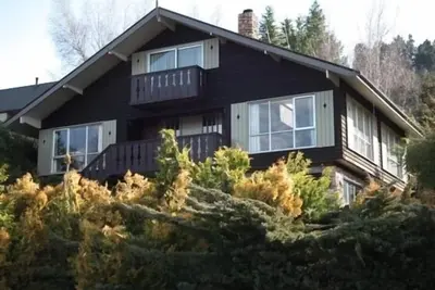 Expérience de chalet spacieux et confortable. Belles vues.