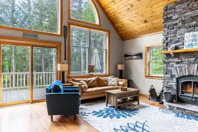 Image de Bord de l'eau paisible et privé du lac Sebec! Luxe rustique, Wifi gratuit et plus encore.