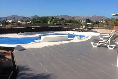 Image de Villa individuelle avec vue imprenable sur la montagne et la mer, grande piscine et bain Ă remous en contrebas