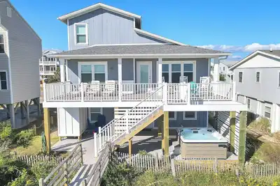 Image de Frank's Folly: 6 Br / 3. 5 maison Ba Ă Oak Island, pour 15 personnes
