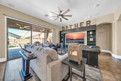 Image de Laveen Home, piscine chauffée, salle de jeux, barbecue idéal pour les familles