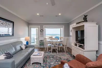 Image de Sea Fever: 4 Br / 2 Ba maison Ă Oak Island, pour 10 personnes
