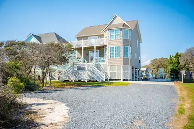 Image de Cox Landing: 5 Br / 3 Ba maison Ă Oak Island, pour 10 personnes