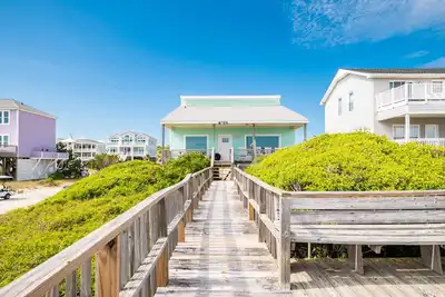 Image de Altamarea: 4 Bed / 2 Bath Oceanfront Accueil avec passerelle Ă la plage