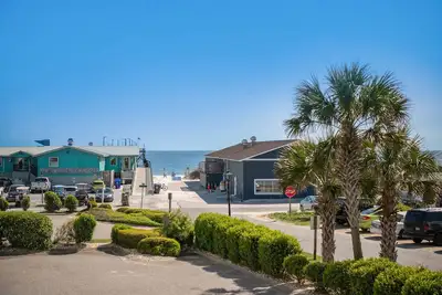 Image de The Dunes: 3 Br / 2 Ba condo Ă Oak Island, pour 8 personnes