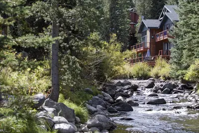 Image de Confort et intimité avec vue sur la montagne de la carte postale!