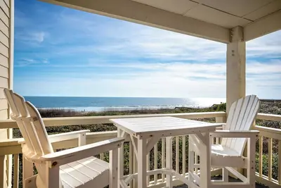 Image de Captains Choice - 2 Bed / 2Bath Oceanfront Condo avec balcon couvert et piscine communautaire