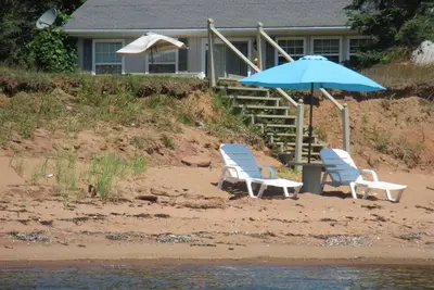 Homeport \"Fire Pit, Sandbars, Ocean, Privacy, 2 Km to Ferry to Nova Scotia