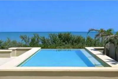 Image de Superbe maison de plage avec toutes les commodités Et l'emplacement!