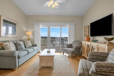 Image de Spacieux 3 Bed / 2Bath Condo dans Sunny Community en face de Oak Island Pier