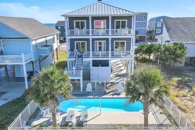 Image de Conch Out: 5 Br / 4. 5 Ba maison Ă Oak Island, pour 12 personnes