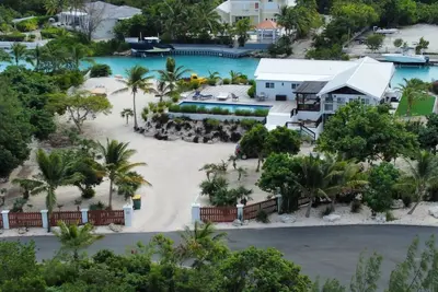 Image de Superbe villa face au canal
