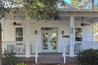 Image de Nouvelle propriété à Cassine Village, Seagrove Beach, à 5 minutes à pied de la plage!