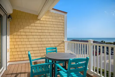 Image de Clairement Accroché: 3 Br / 2 Ba condo à Oak Island, pour 8 personnes