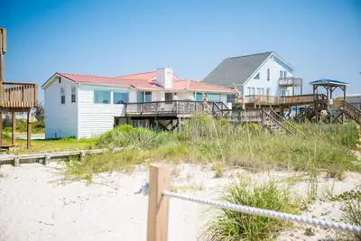 Image de Daze at Sea: 5 Bed / 5 Bed Ocean Home avec bain à remous