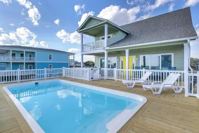 Image de Horizons Sud: 4 Br / 3. 5 Ba maison à Oak Island, pour 9 personnes