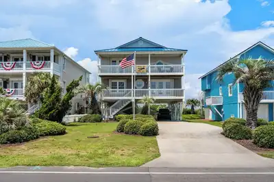Image de Clair pour décoller: 4 Bed / 3. 5 salles de bain avec vue magnifique sur les marais et accès facile à la plage