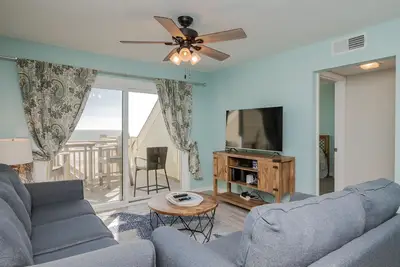 Image de Appartement condo à Caswell Beach avec piscine extérieure