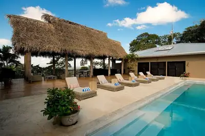 Suite Signature Canopy