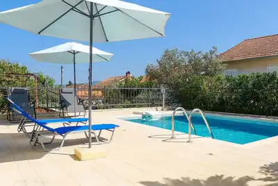 Image de Belle maison de vacances avec climatisation, piscine privée, Wifi, Tv, terrasse et parking