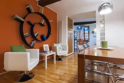 Image de Apartment on the first floor completely refurbished in a contemporary style.