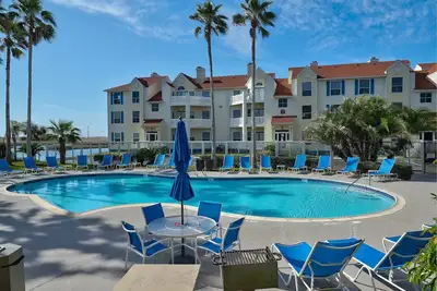 Image de Belle 2br Condo! Marchez jusqu'Ă la plage, piscine, gymnase, sauna & More!