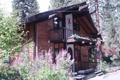 Image de Dollar Point Charming Swedish Chalet, large deck, Bbq, Lakeview/Discount Price