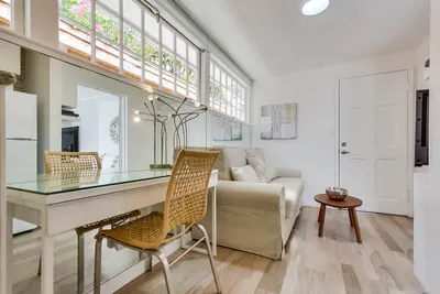 Image de Sandcastle Hideaway, Dog Friendly, Designer Studio, Patio privé et parking!