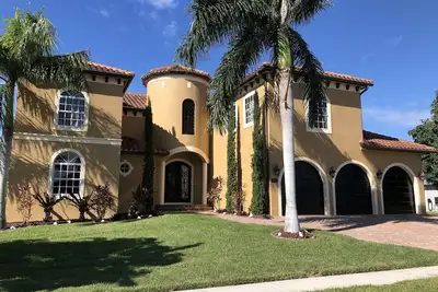 Image de Villa Bonita-Luxury-5 Bedroom-Two Master Suites-Direct Access-Water Front