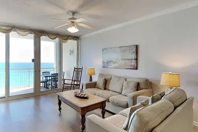 Image de Vues imprenables et grand balcon dans notre Condo Perle de Navarre!