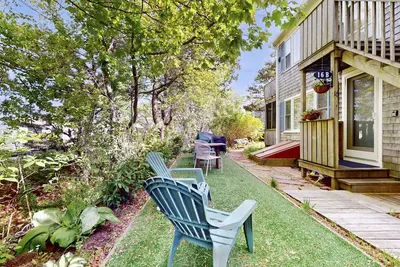 Image de Joyeux condo w / porche fermé, piscine partagée et Cape Cod Bay sur la route!