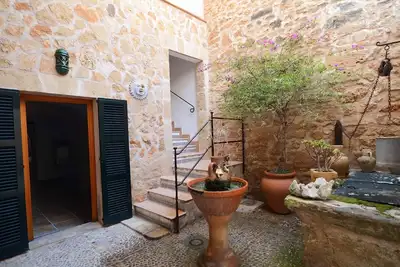 Majorquin maison historique, 4 chambres, 3 salles de bains, le centre de Alcudia, Wifi, Ac