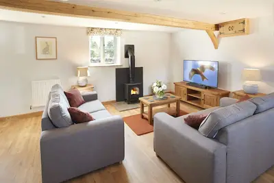 Image de Ce charmant chalet qui peut accueillir deux personnes est dans le petit hameau de Comberton et un paradis pour les promeneurs ou