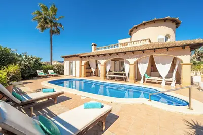 Image de Villa avec piscine, jardin et chill out à 400 mt. Plage Son Serra de Marina