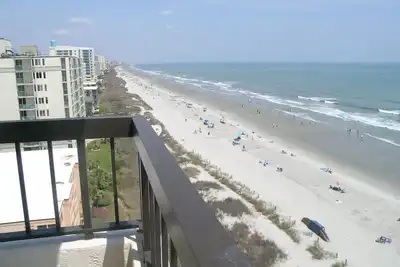 Image de Oceanfront Penthouse! Prix par nuit disponibles pour septembre!