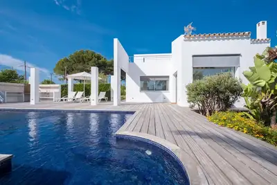Image de Villa moderne \"Xipell 9\" avec piscine et barbecue