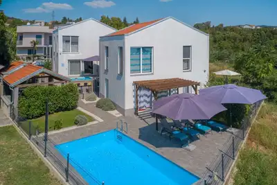 Image de Maison de vacances privée avec climatisation, bain à remous, piscine privée, Wifi, Tv, terrasse
