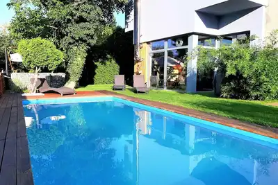 Image de Belle maison de vacances privée pour 8 personnes avec piscine privée, Wifi, Tv, patio et parking