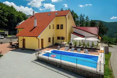 Image de Confortable appartement pour 4 personnes avec Wifi, piscine, Tv, terrasse et animaux admis