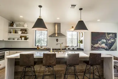 Image de The Sage Farmhouse - Une ferme moderne sur 27 hectares à seulement 25 minutes de Round Top