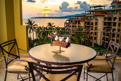 Image de Villa La Estancia SIXIÈME ÉTAGE Stunner - Meilleure Vue Du Centre!